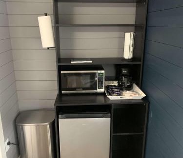 Roscommon Apartment | TeePee Room 4 - Newly Renovated