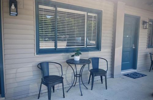 Roscommon Apartment | TeePee Room 4 - Newly Renovated