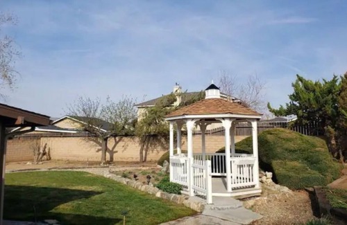 Tehachapi House | Tehachapi Home Away From Home plus Hot Tub
