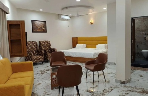 Tikamgarh Hotel | Tej Hotel & Restaurant
