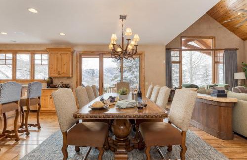 Deer Valley Villa | Telemark Luxury Retreat by AvantStay Stunning Views w Hot Tub Theatre Room and Pool Table