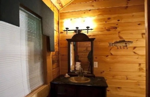 Tellico Plains Cabin | Tellico Cabins, Angler cabin with Hot Tub