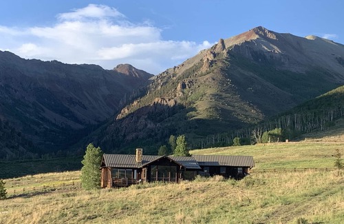 Telluride Apartment | TELLURIDE! QUIET, SERENE, ROMANTIC w BREATHTAKING VIEWS! 12 min TO TOWN
