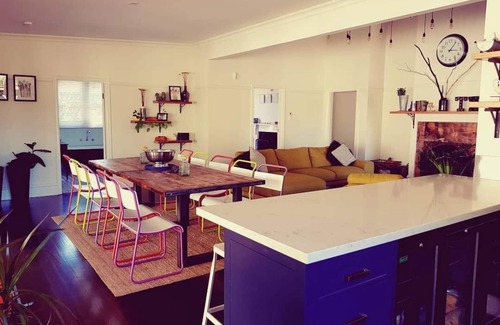 Healesville House | Temora House is the Queen of main street & sits high over beautiful Healesville