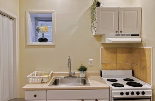 North Philadelphia West Apartment | Temple Getaway: 2BR Apartment near Campus