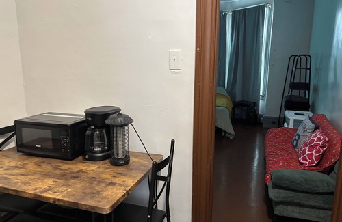Glenwood Apartment | Temple Hosp 2nd floor Catio