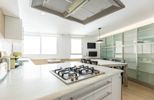 Montolivet Apartment | Temporary Housing with Incredible Views