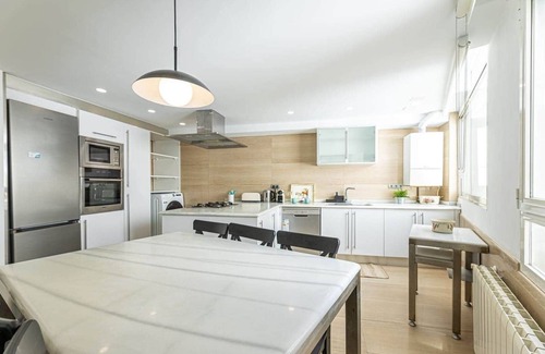 Montolivet Apartment | Temporary Housing with Incredible Views