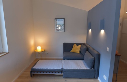 Kelkheim Apartment | Temporary living 2 minutes from the train station (27 minutes to Frankfurt Hbf)