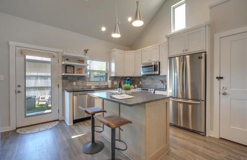 Fredericksburg Apartment | Tempranillo Haus with Hot Tub 2 Miles to Downtown!