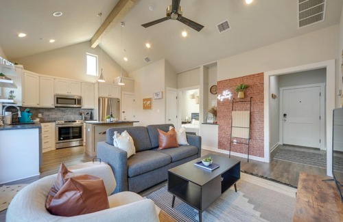 Fredericksburg Apartment | Tempranillo Haus with Hot Tub 2 Miles to Downtown!