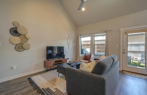 Fredericksburg Apartment | Tempranillo Haus with Hot Tub 2 Miles to Downtown!