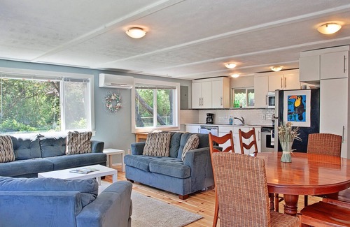 Oyehut-Hogans Corner Cottage | Ten Pines Cottage, Ocean Shores, WA