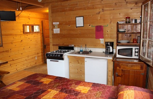 Cheyenne Crossing Cabin | Ten Sleep Cabin By Spearfish Creek