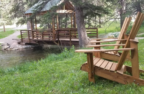 Cheyenne Crossing Cabin | Ten Sleep Cabin By Spearfish Creek