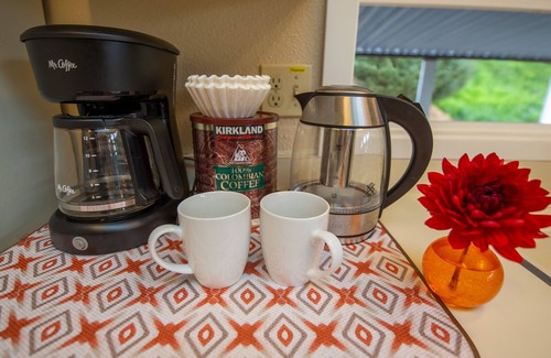 Lakeside House | Tenmile Retreat - on water, pet friendly, parking