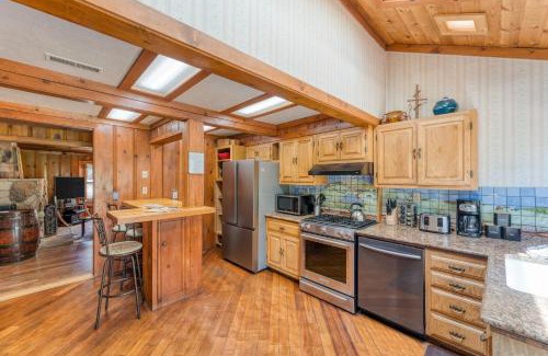Tahoe Vista House | Tennenbaum by AvantStay Classic Cabin in Tahoe Vista - Walk to the Beach