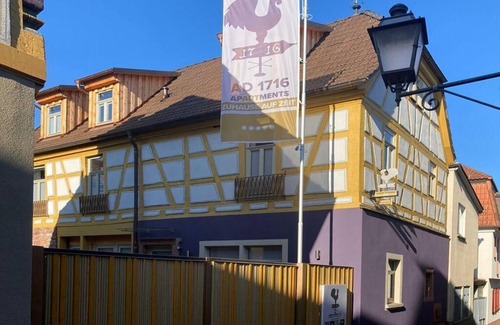Marktheidenfeld Apartment | TENNENBODEN – Komfort-DZ, die ehemalige Tenne in der Hofstallung
