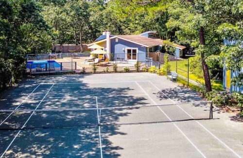 East Quogue House | Tennis, Pool & Garden Compound with guest House:Hamptons Retreat