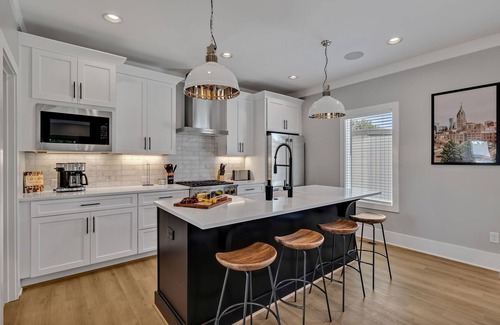 Berry Hill Cottage | Tenor - Private Rooftop - 8 Mins to Broadway