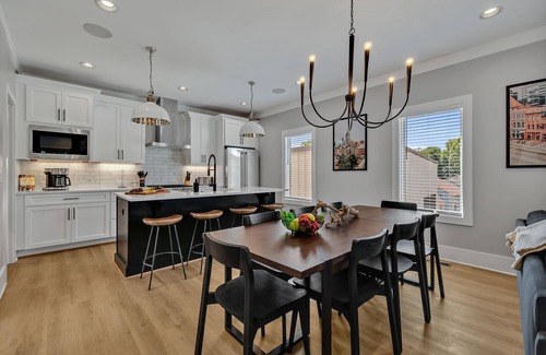 Berry Hill Cottage | Tenor - Private Rooftop - 8 Mins to Broadway