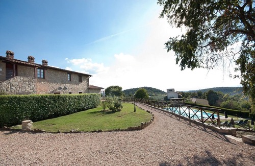 Gualdo Cattaneo Bed & Breakfast | Tenuta di Forte Sorgnano | Farmhouse with pool