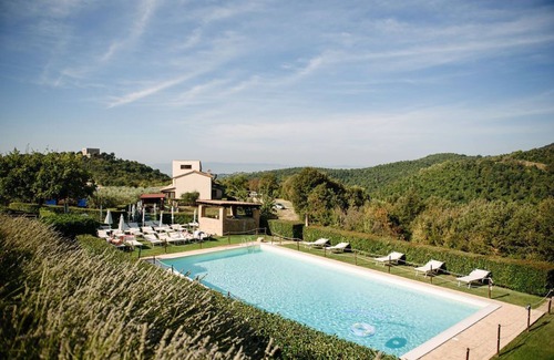 Gualdo Cattaneo Bed & Breakfast | Tenuta di Forte Sorgnano | Farmhouse with pool