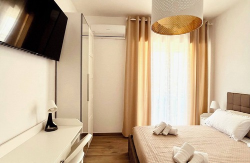 Termoli House | Termoli Station 3 - easy parking - room in downtown with private bathroom and balcony