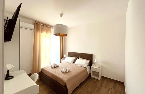 Termoli House | Termoli Station 3 - easy parking - room in downtown with private bathroom and balcony