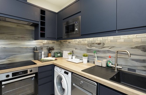 Portsmouth Apartment | Tern Place - Central Southsea 2 Bed , city view
