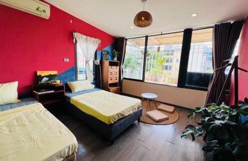 Trang Tien Apartment | Terra Homestay - Big Balcony with elevator - 150m to Hoan Kiem Lake