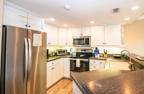 Ilexhurst House | Terrace Condo 1 Pool Condo Relaxing Tropical Pool Deck Close To Beach