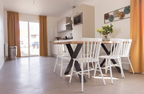 Berck-sur-Mer House | Terrace Stay near Shoreline