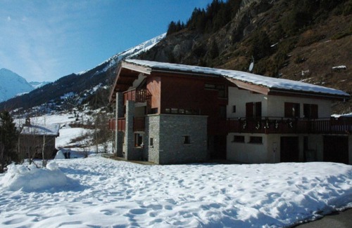 Lanslevillard Apartment | Terrace, tv, ski locker, 40m², Val Cenis