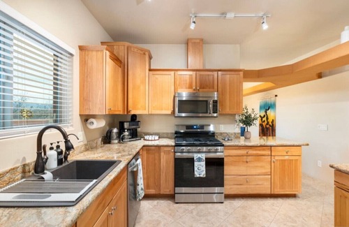 Cornville House | Terracotta Cove - Hot tub, Fire pit, Stargazing