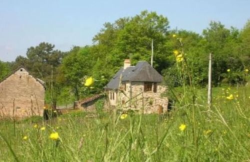 Terrasson-la-Villedieu Cottage | Terrasson: Set in the countryside in the heart of the so-called Périgord Noir (Black Perigord), an old farmhouse next to woodland, which sleeps up to 7 people.