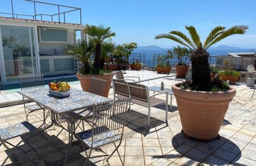 Vomero Apartment | Terrazza Morghen Panoramic Rooftop