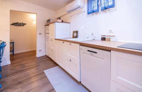 Albissola Marina Apartment | Terrazza sui tetti a un passo dal mare