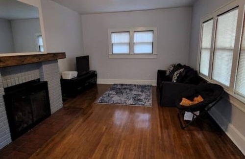 Terre Haute House | Terre Haute-Beautiful 2Bd Comfortable Stay
