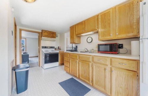 Two Rivers Apartment | Terrific 2-bedroom apartment in Two Rivers with stunning views of Lake Michigan
