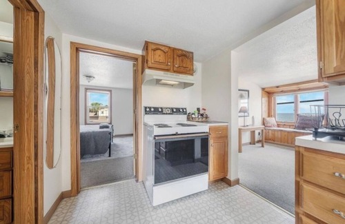 Two Rivers Apartment | Terrific 2-bedroom apartment in Two Rivers with stunning views of Lake Michigan