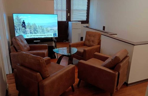 Lynchburg Apartment | Terrific 2-bedroom apartment with AC, in Lynchburg
