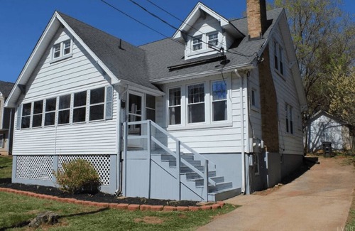 Lynchburg Apartment | Terrific 2-bedroom apartment with AC, in Lynchburg