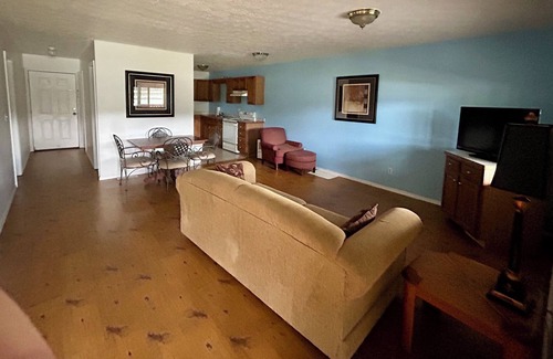 Albany Cabin | Terrific 3-bedroom CABIN on Wolf River