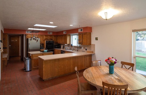 Northeast Heights House | Terrific 4-bedroom House in Albuquerque in Gated Community!