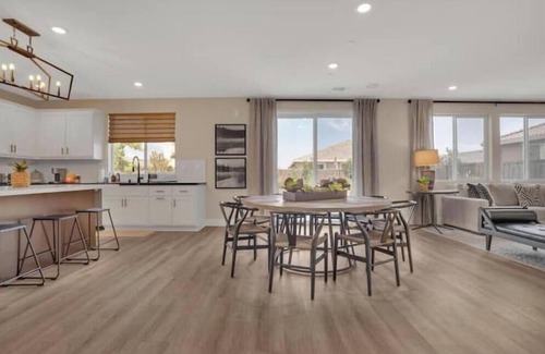 Lathrop House | Terrific 5-bedroom model home in Lathrop