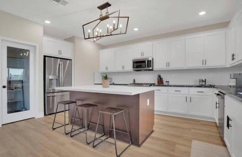 Lathrop House | Terrific 5-bedroom model home in Lathrop