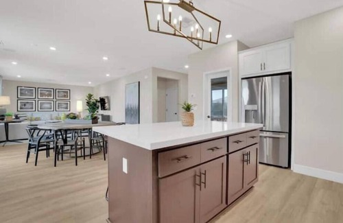 Lathrop House | Terrific 5-bedroom model home in Lathrop