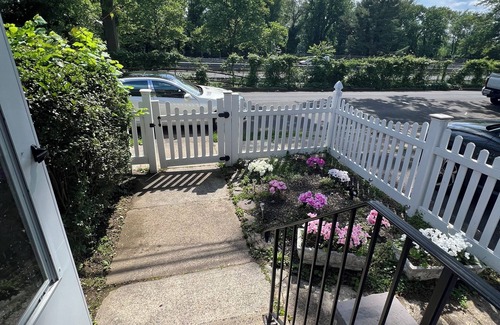 Trenton House | Terrific 6-bedroom house with AC in Trenton