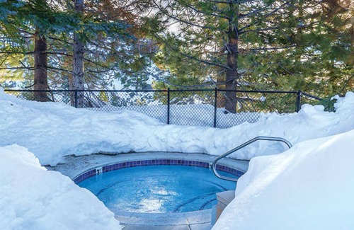 Tahoe Village Apartment | Terrific hotel suites next to Heavenly Stagecoach Resort